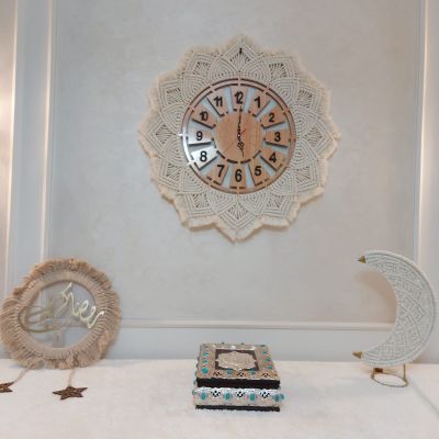 ساعة حائط مكرمية