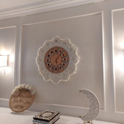 ساعة حائط مكرمية