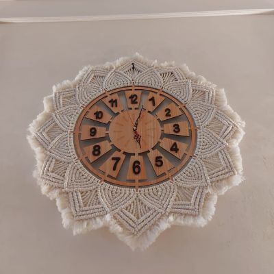 ساعة حائط مكرمية