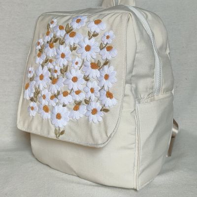 شنطة ظهر مطرزة