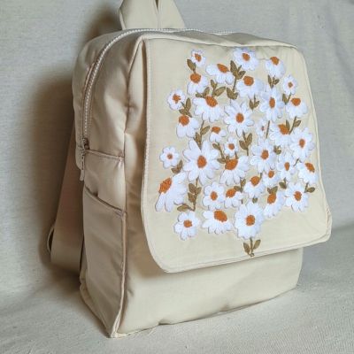 شنطة ظهر مطرزة