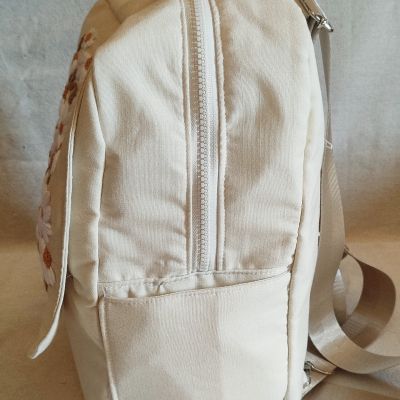 شنطة ظهر مطرزة