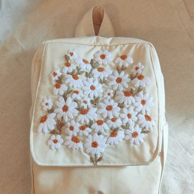 شنطة ظهر مطرزة