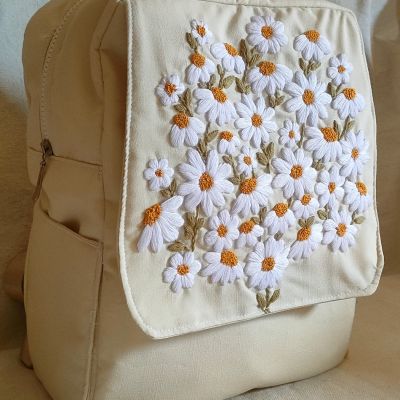 شنطة ظهر مطرزة