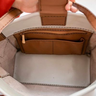 شنطه عمليه وقيمه  جلد طبيعي بالكامل