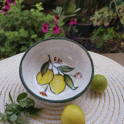 بوله مزينة بثمار الليمون