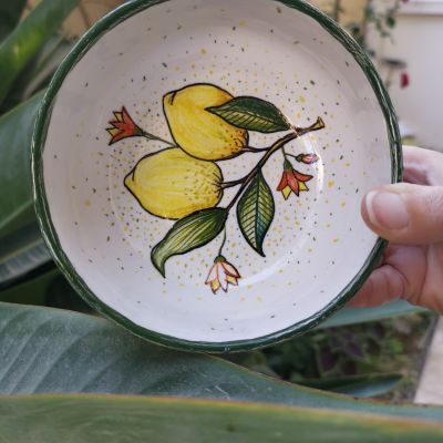 بوله مزينة بثمار الليمون