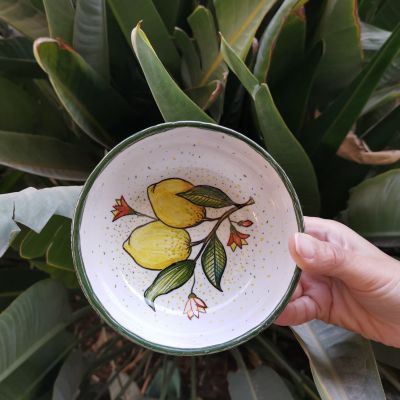 بوله مزينة بثمار الليمون