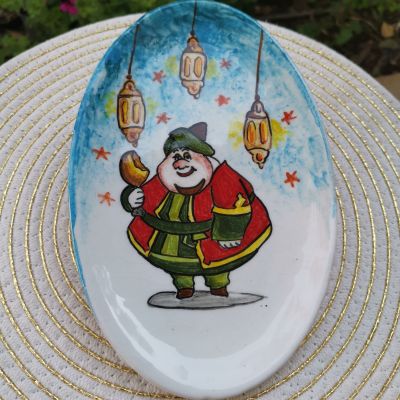 طبق خزفى برسم لفنانيس