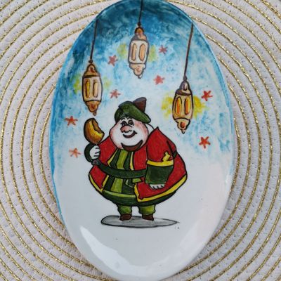 طبق خزفى برسم لفنانيس