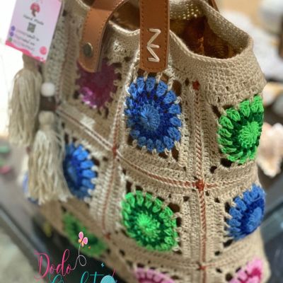 Crochet bag with granny squares