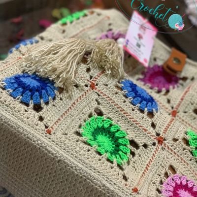 Crochet bag with granny squares