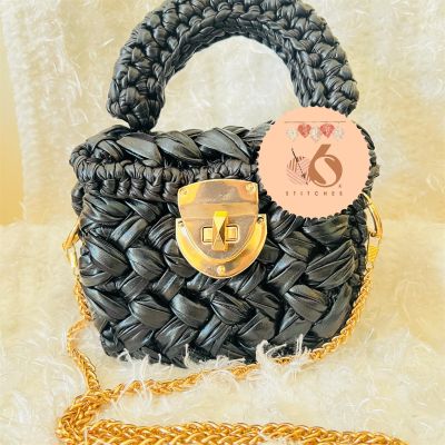 شنط جلد مكرميه 