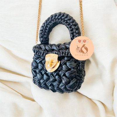 شنط جلد مكرميه 