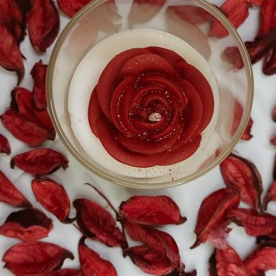 شمعه الروز المضيئه 