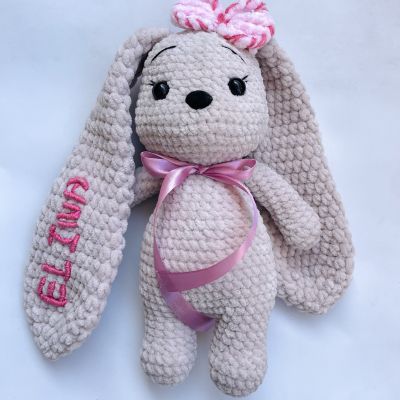 دمية أرنب محشوة بالكروشيه