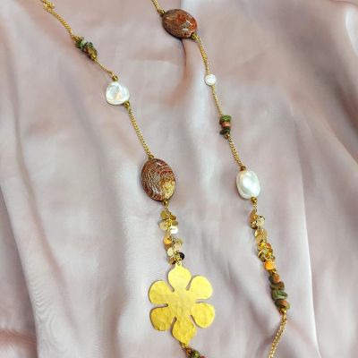 عقد من احجار العقيق بدلايه نحاس بيور مطلى دهب 