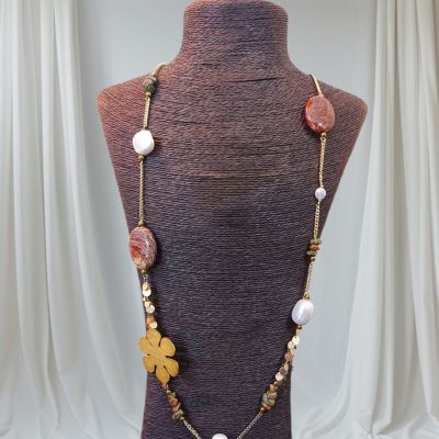 عقد من احجار العقيق بدلايه نحاس بيور مطلى دهب 