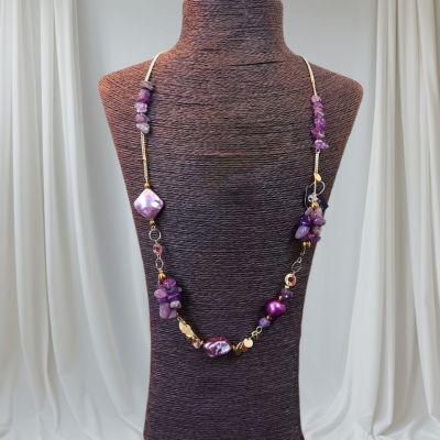 عقد من احجار الاماتيثت 