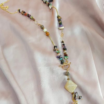 عقد  ميكس احجار مع احجار طبيعيه  