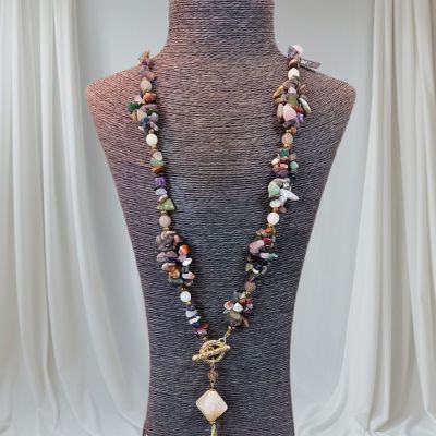 عقد  ميكس احجار مع احجار طبيعيه  