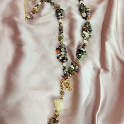 عقد  ميكس احجار مع احجار طبيعيه  