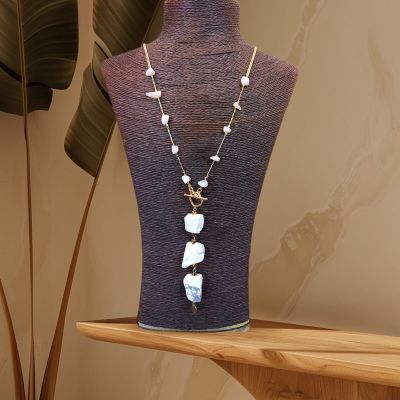  necklace made of  stones 