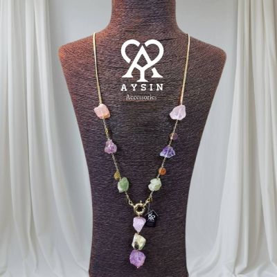 عقد من احجار الكوارترز