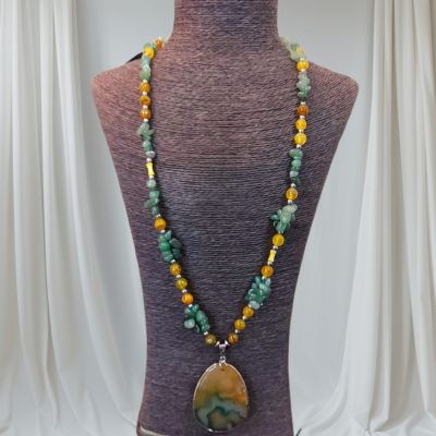 عقد من احجار العقيق 