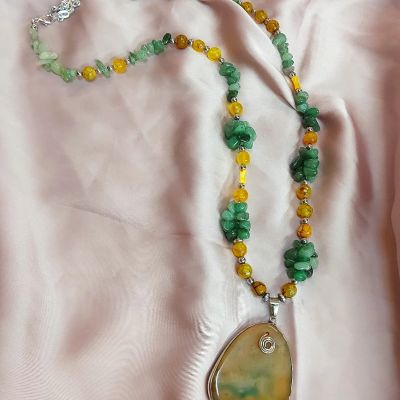 عقد من احجار العقيق 