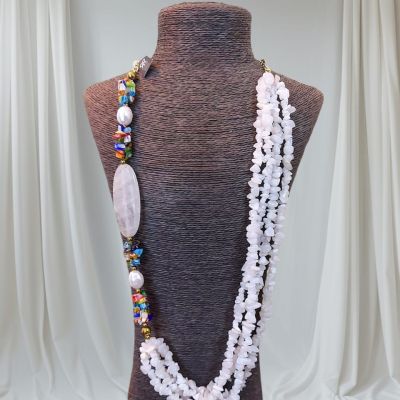 عقد من احجار الهولايت والمورانو