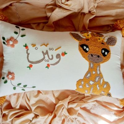 Cushion embroidered with punch needle 