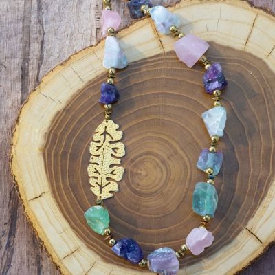 عقد من احجار الكوارتز