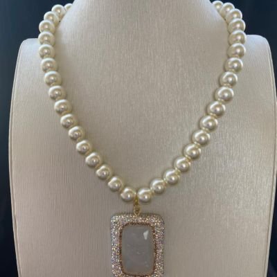 Moonlit Pearl necklace