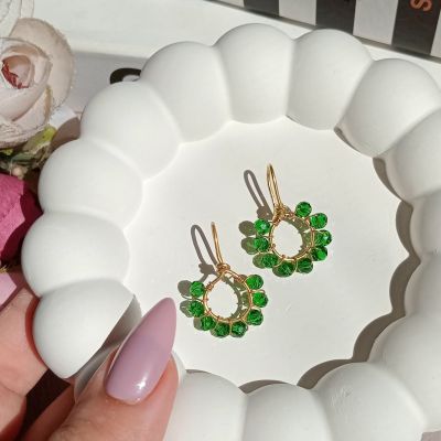 أقراط نحاس بخرز كريستال أخضر 