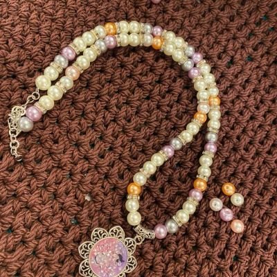 عقد زهور متلألئة