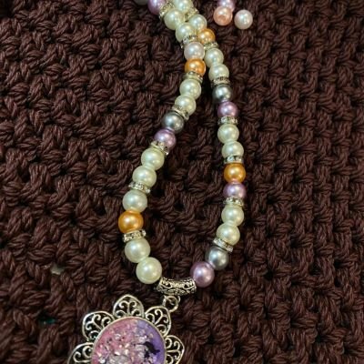 عقد زهور متلألئة