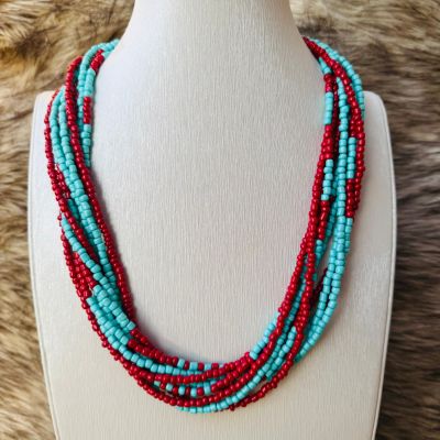 عقد الالوان المتداخلة