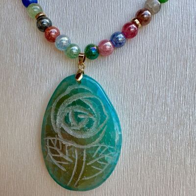 عقد سحر الالوان