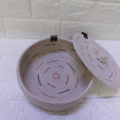 باسكت منظم مطرز بغطاء 