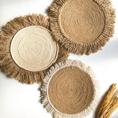 مجموعة من ٣ كوسترات