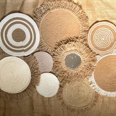 مجموعة كوسترات للحائط