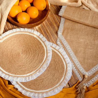 مجموعة من ٢ كوستر ومفرش للترابيزة 