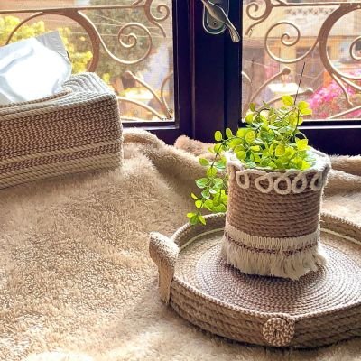 مجموعة من صينية و كفر المناديل ومنظم 