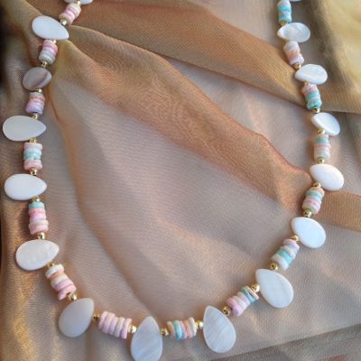 عقد الاصداف المتألقة