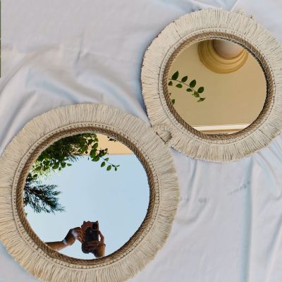 مجموعة من مرايتين