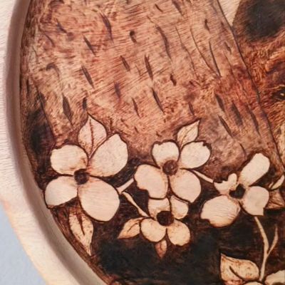 دب صغير في الحديقة - حرق يدوي