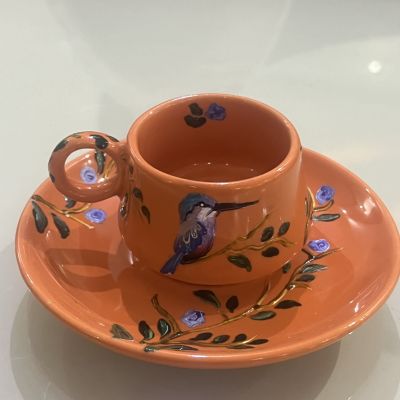 رسم يدوي علي فناجين قهوه 