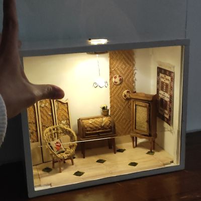 ديكور غرفه مصغره بداخلها اثاث و ماكنه خياطه مصنعه بالكامل يدوياً 