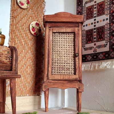 ديكور غرفه مصغره بداخلها اثاث و ماكنه خياطه مصنعه بالكامل يدوياً 